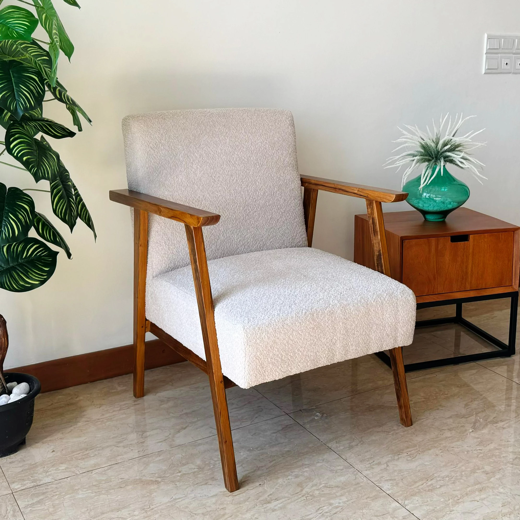 VINTAGE ACCENT ARMCHAIR