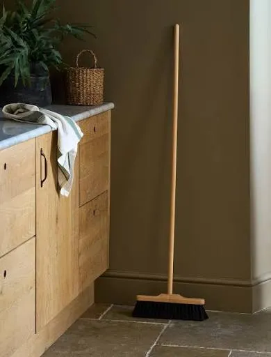 Indoor Broom-Nigntngalle